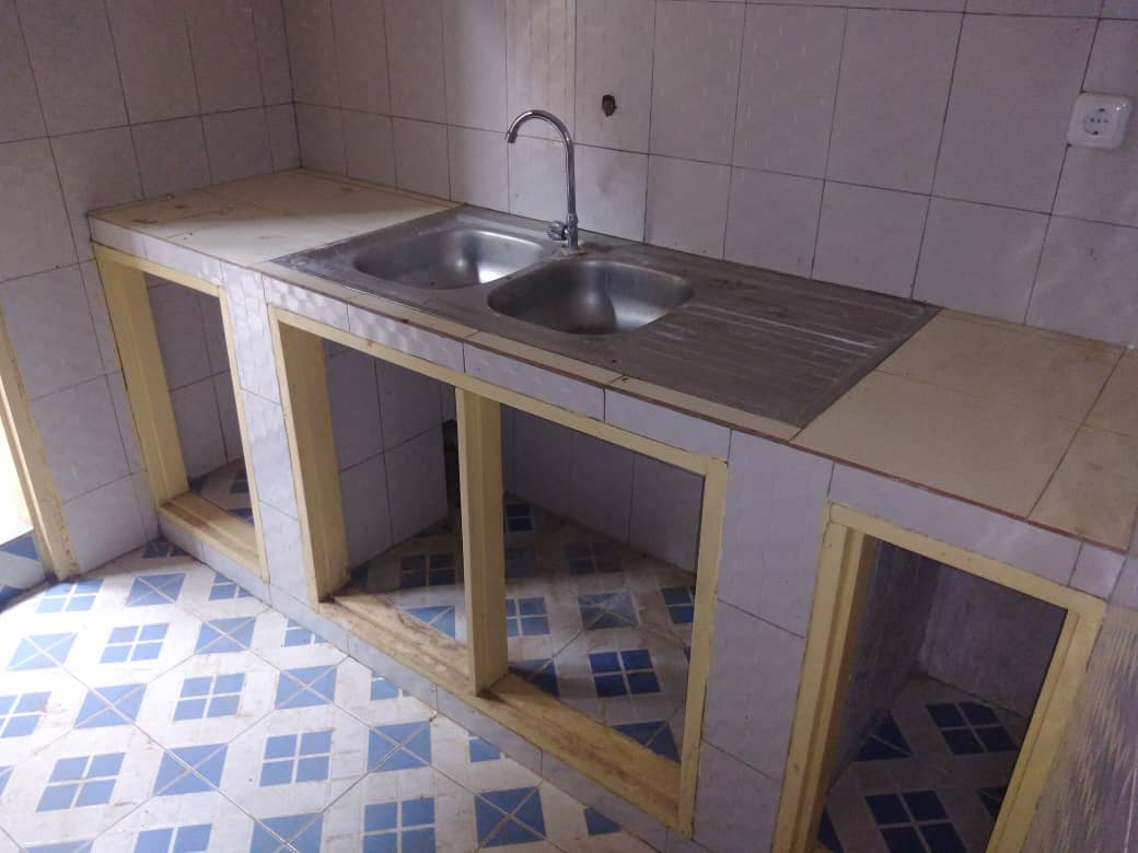 N° 5127 :
                            3 chambres salon à louer , Vakpossito, Lome, Togo : 90 000 XOF/mois
