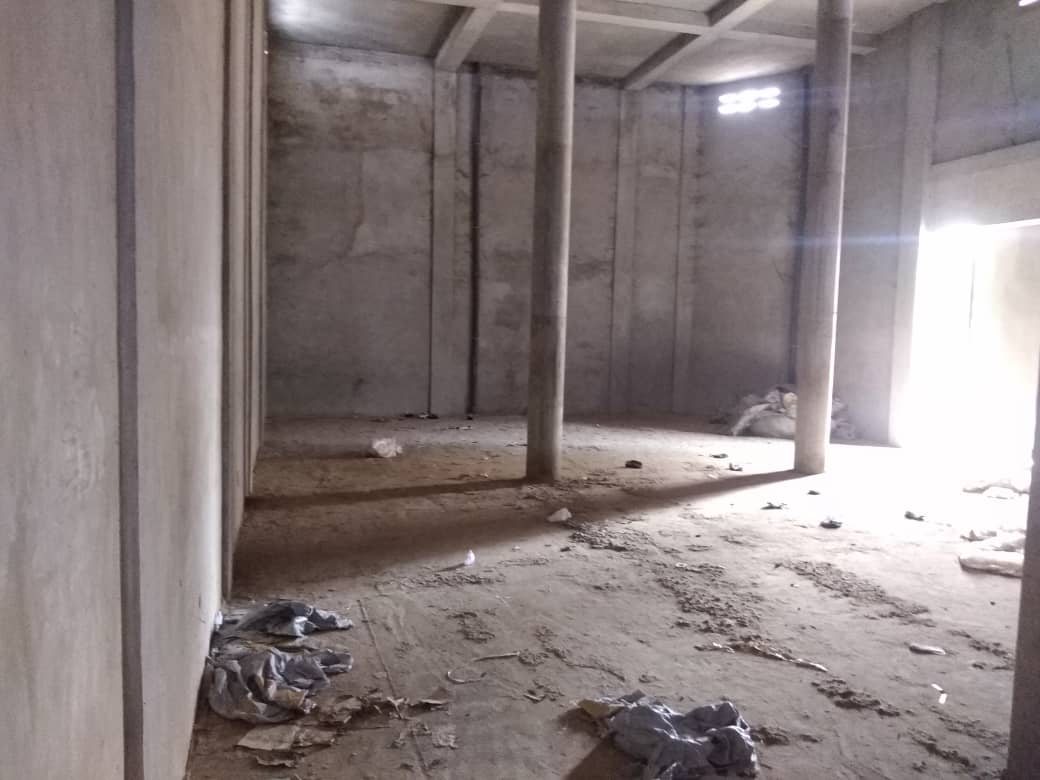 N° 5156 :
                            Magasin à louer , Be kpota, Lome, Togo : 400 000 XOF/mois