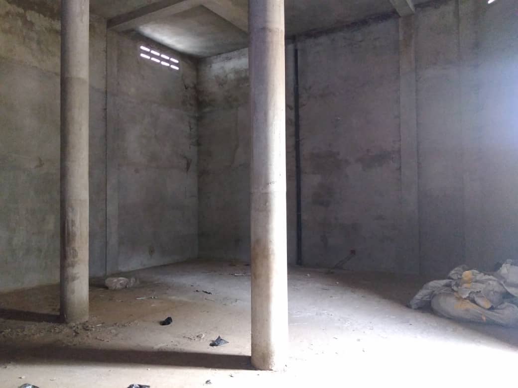 N° 5156 :
                            Magasin à louer , Be kpota, Lome, Togo : 400 000 XOF/mois