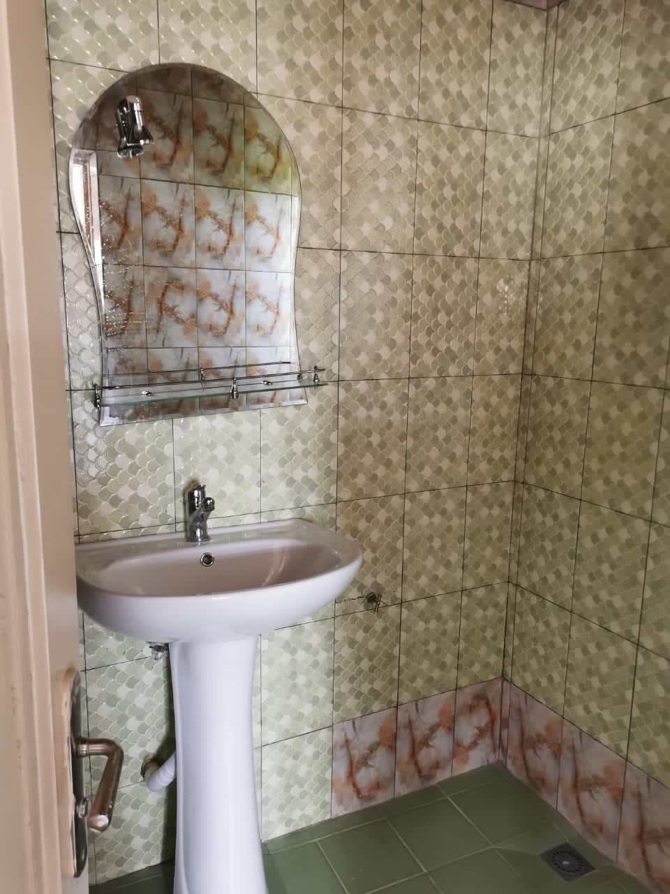 N° 5167 :
                            Appartement meublé à louer , Agbalepedo, Lome, Togo : 300 000 XOF/mois