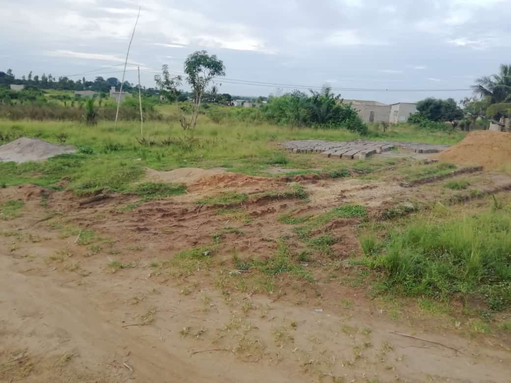 N° 5170 :
                            Terrain à vendre , Legbassito , Lome, Togo : 15 000  000 XOF/vie