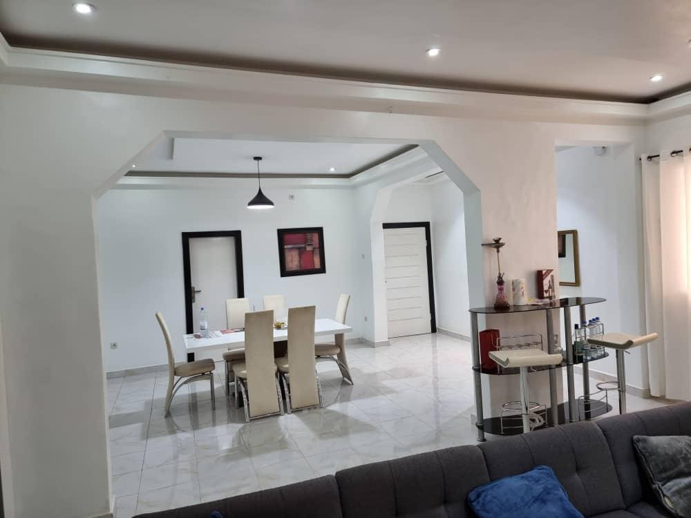 N° 5174 :
                            Appartement meublé à louer , Nyekonakpoe, Lome, Togo : 400 000 XOF/mois