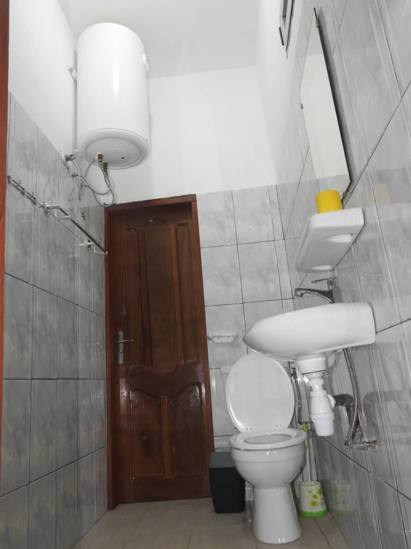 N° 5171 :
                            Appartement meublé à louer , Adidoadin, Lome, Togo : 300 000 XOF/mois