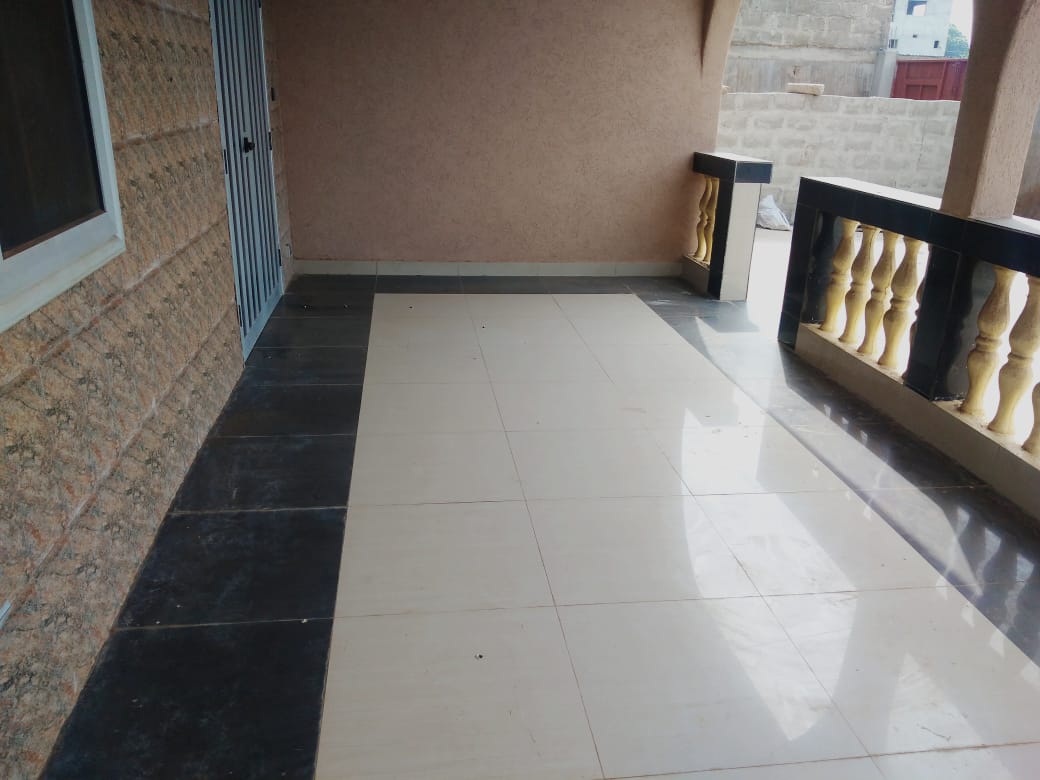 N° 5181 :
                            Villa à louer , Atiegou non loin du goudron, Lomé, Togo : 250 000 XOF/mois