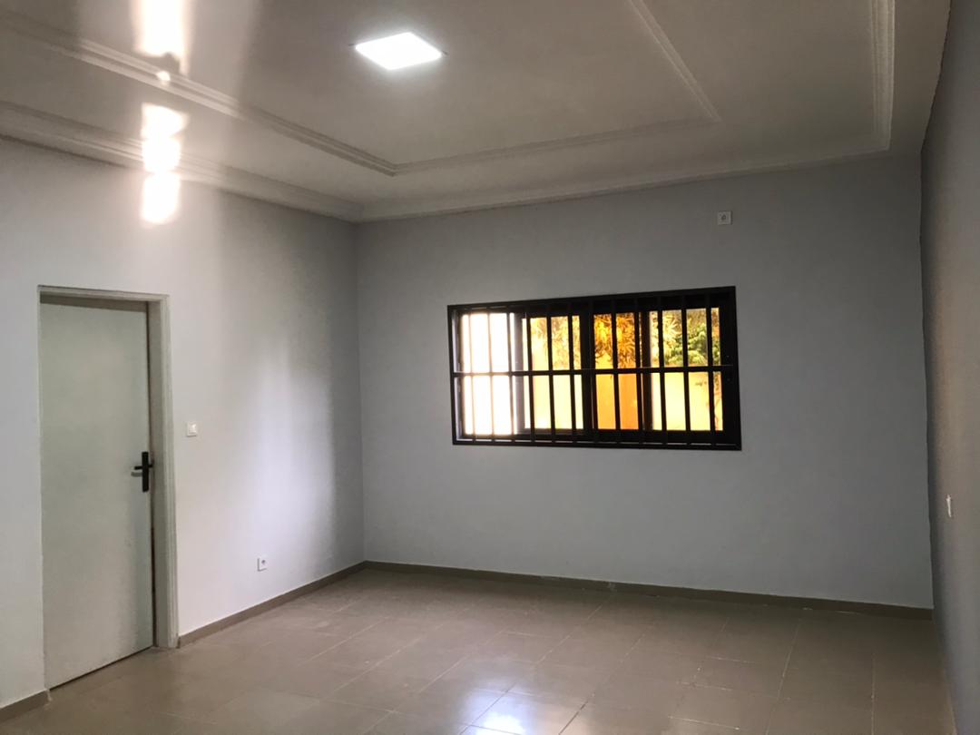 N° 5183 :
                            Villa à louer , Kegue, Lome, Togo : 300 000 XOF/mois