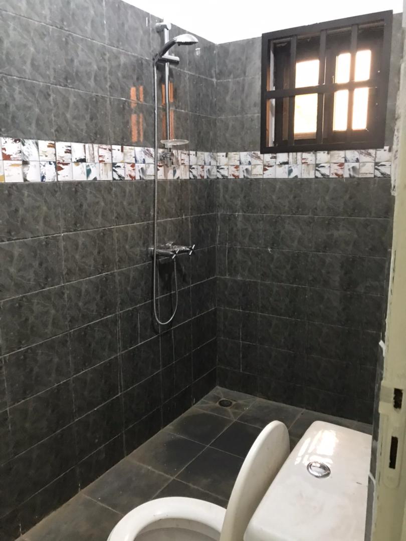 N° 5183 :
                            Villa à louer , Kegue, Lome, Togo : 300 000 XOF/mois