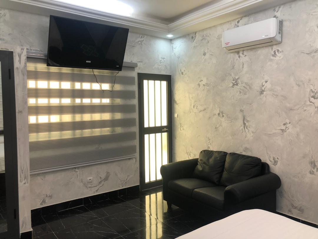 N° 5186 :
                            Studio meublé à louer , Agbalepedo, Lome, Togo : 210 000 XOF/mois