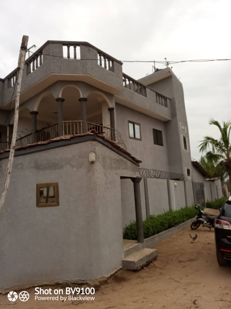 N° 5189 :
                            Villa meublée à louer , Baguida, Lome, Togo : 500 000 XOF/mois