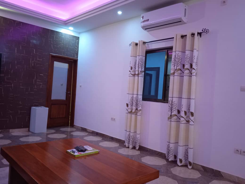 N° 5246 :
                            Appartement meublé à louer , Zanguera, Lome, Togo : 300 000 XOF/mois