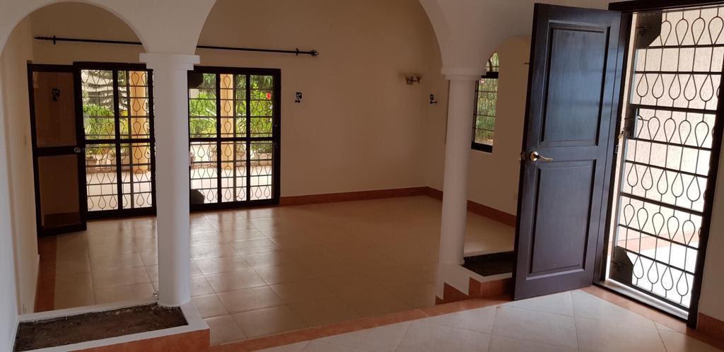 N° 5251 :
                            Villa à louer , Cite oua, Lome, Togo : 2 500  000 XOF/mois