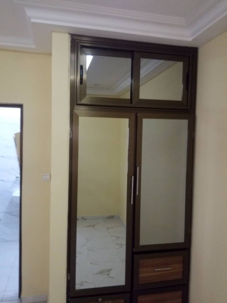 N° 5250 :
                            Chambre salon à louer , Zanguera, Lome, Togo : 50 000 XOF/mois