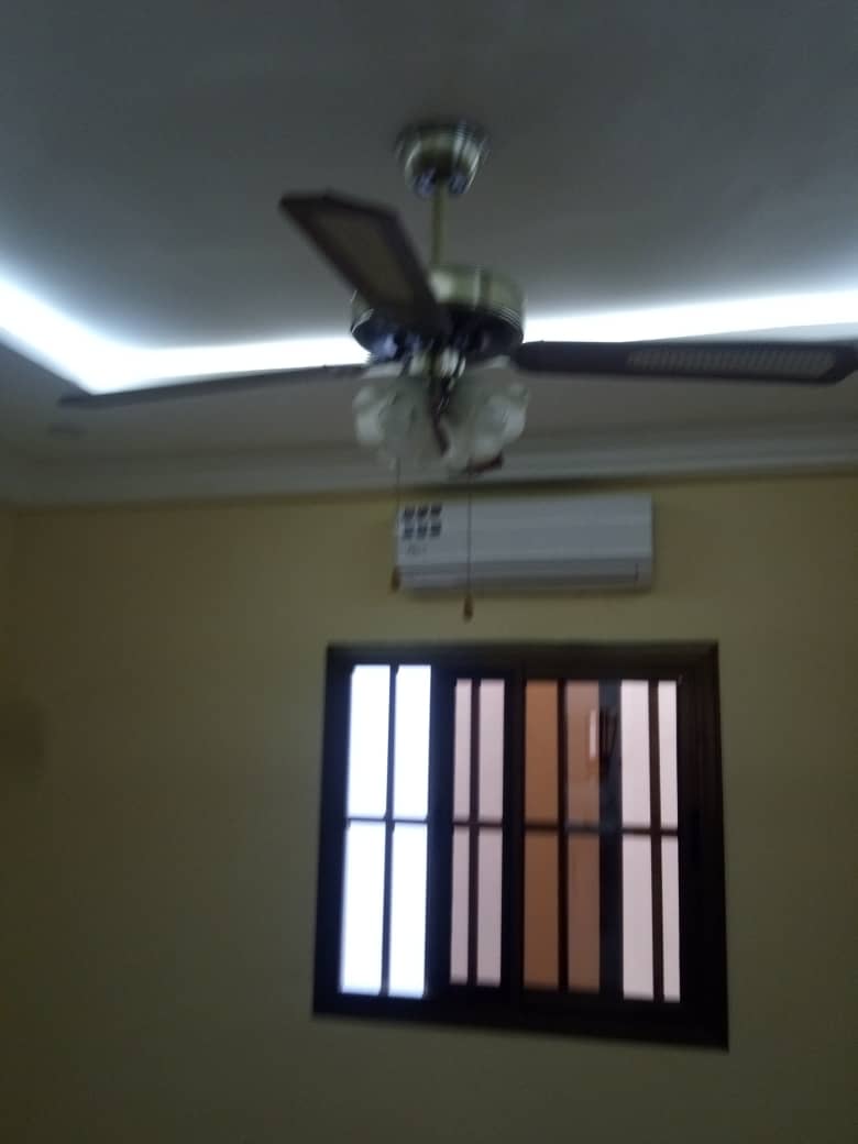 N° 5250 :
                            Chambre salon à louer , Zanguera, Lome, Togo : 50 000 XOF/mois