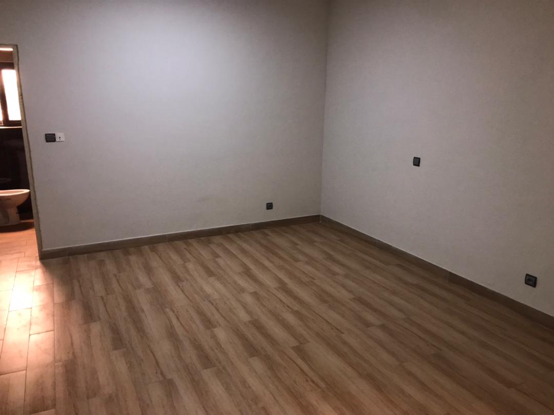 N° 5371 :
                            Chambre salon à louer , Adewi, Lome, Togo : 200 000 XOF/mois