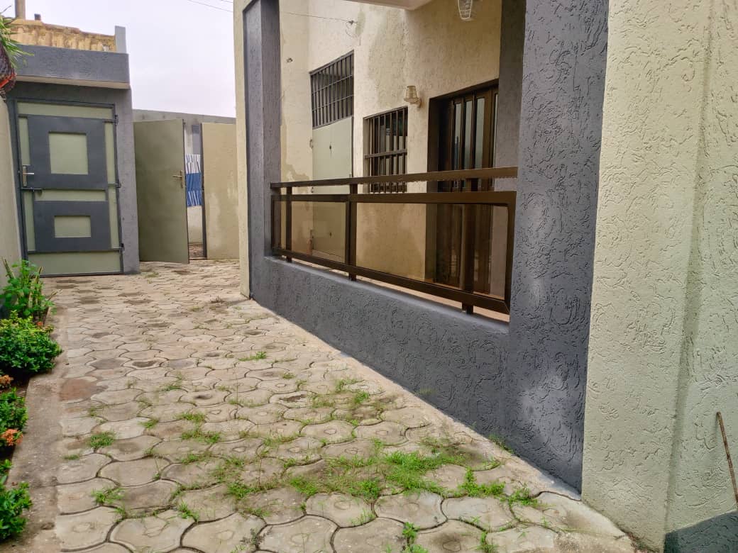 N° 5395 :
                            Villa à louer , Leo 2000, Lome, Togo : 230 000 XOF/mois