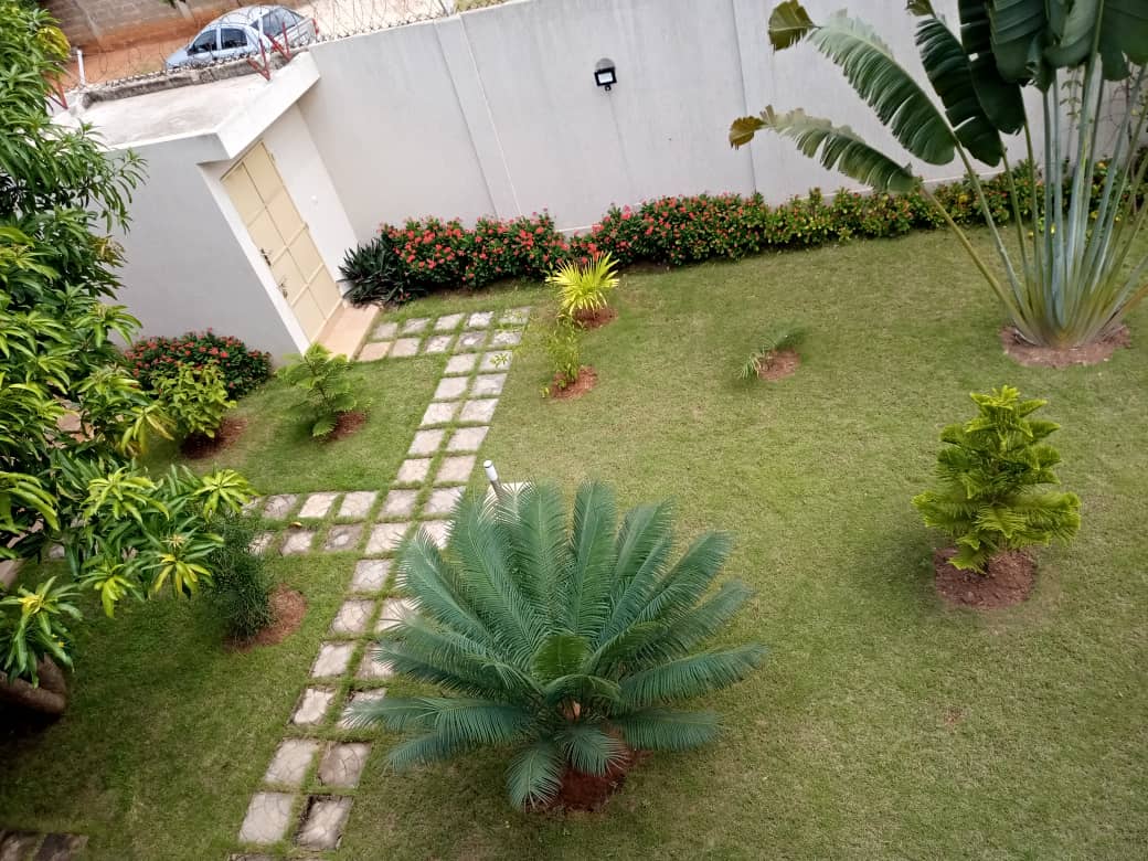 N° 5413 :
                            Villa à vendre , Agoe , Lome, Togo : 155 000  000 XOF/vie
