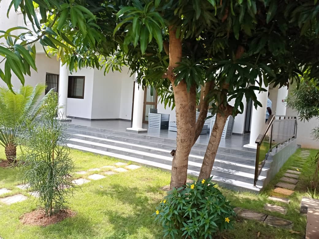 N° 5413 :
                            Villa à vendre , Agoe , Lome, Togo : 155 000  000 XOF/vie