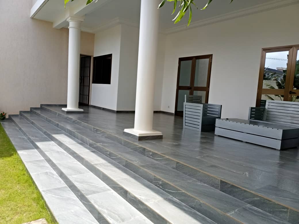 N° 5413 :
                            Villa à vendre , Agoe , Lome, Togo : 155 000  000 XOF/vie