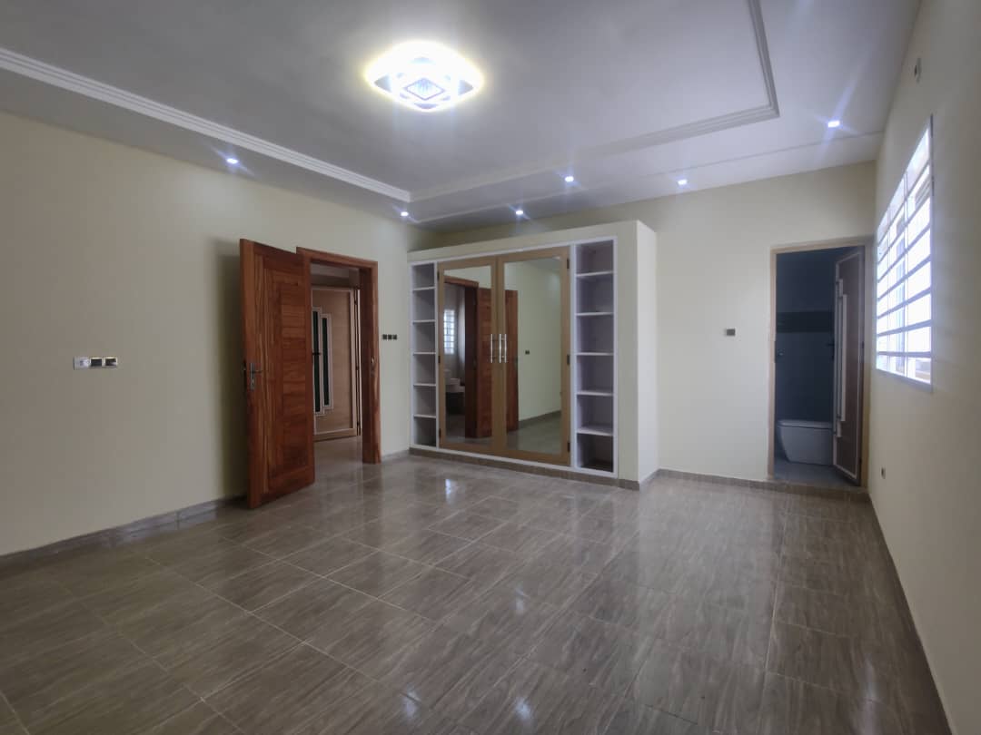 N° 5412 :
                            Villa à vendre , Adidogome akato , Lome, Togo : 65 000  000 XOF/vie
