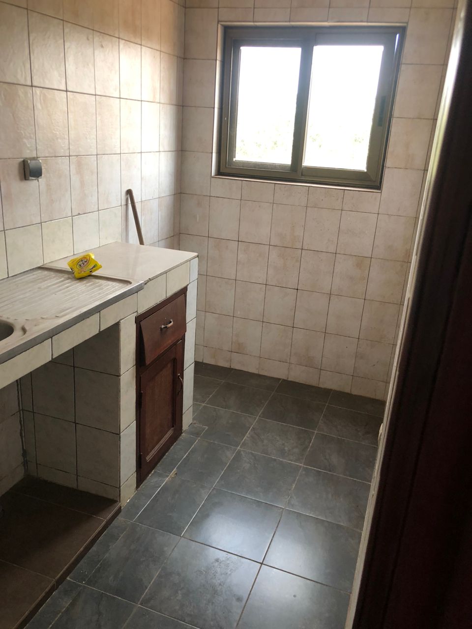 N° 5427 :
                            Chambre salon à louer , Kegue, Lome, Togo : 60 000 XOF/mois