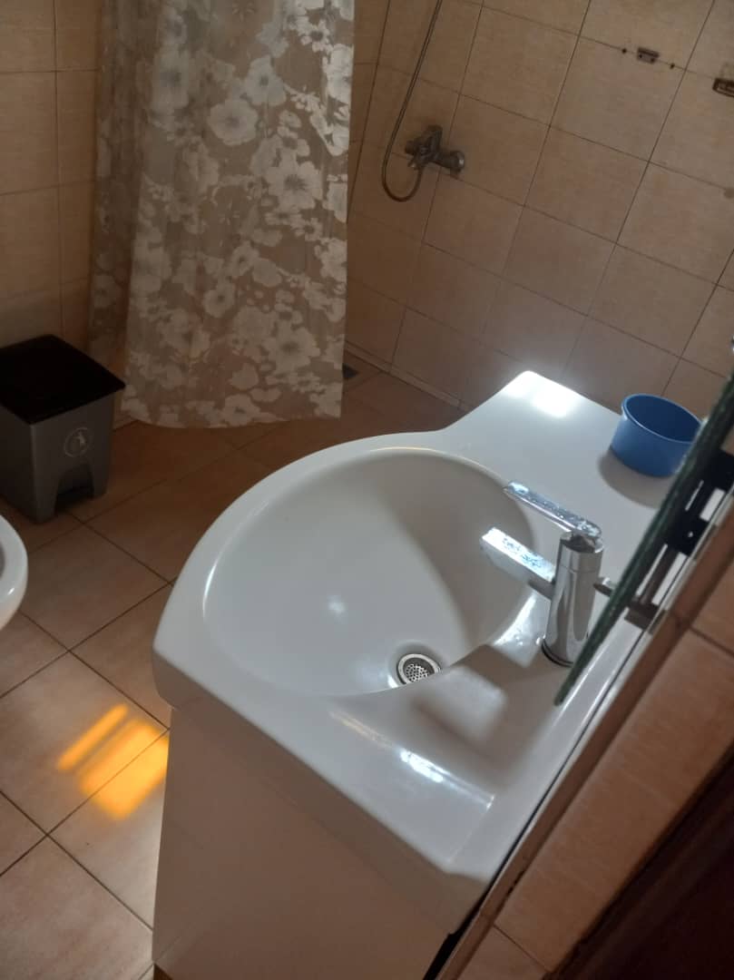 N° 5402 :
                            Appartement meublé à louer , Be gbenyedzi, Lome, Togo : 400 000 XOF/mois