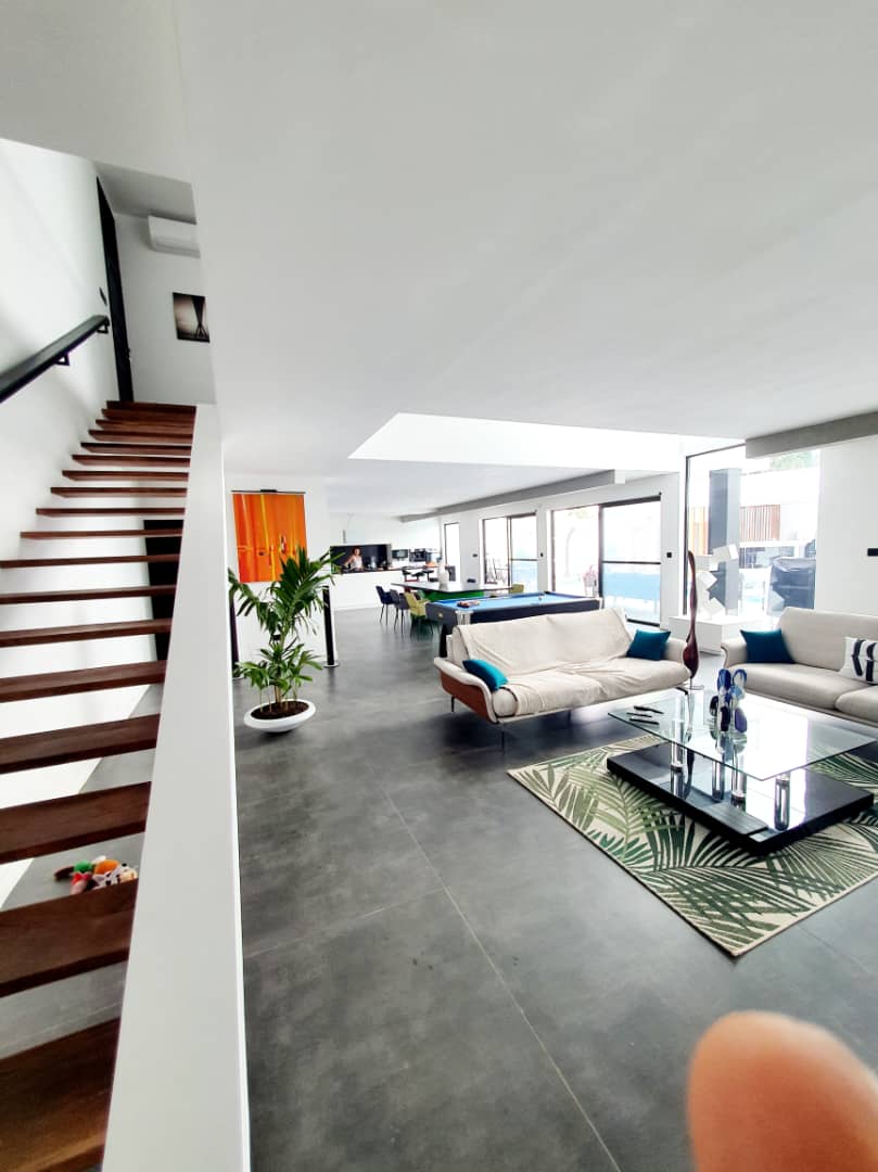 N° 5437 :
                            Villa meublée à vendre , Zanguera, Lome, Togo : 550 000  000 XOF/vie