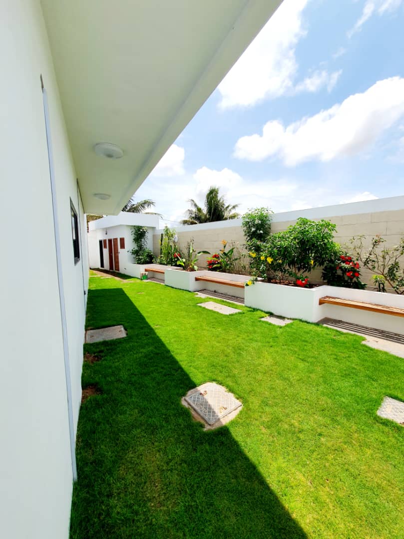 N° 5437 :
                            Villa meublée à vendre , Zanguera, Lome, Togo : 550 000  000 XOF/vie