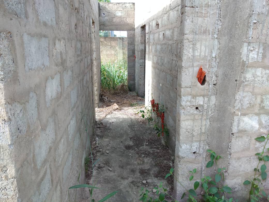 N° 4906 :
                            Villa à vendre , Zanguera, Lome, Togo : 25 000  000 XOF/vie