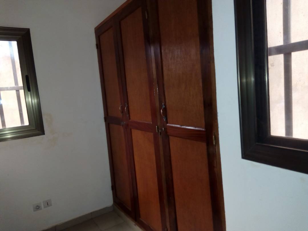 N° 4398 :
                            Villa meublée à louer , Agoe assiyeye, Lome, Togo : 450 000 XOF/mois