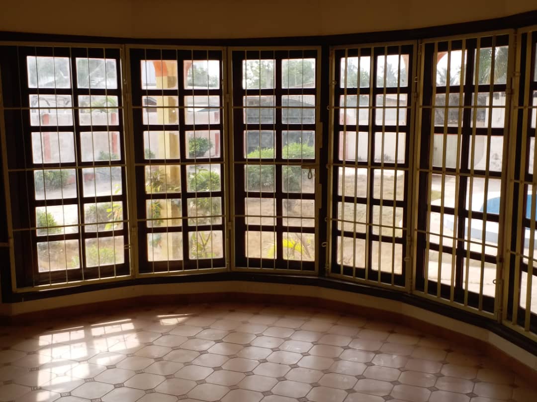 N° 4424 :
                            Villa à vendre , Avepozo, Lome, Togo : 250 000  000 XOF/vie