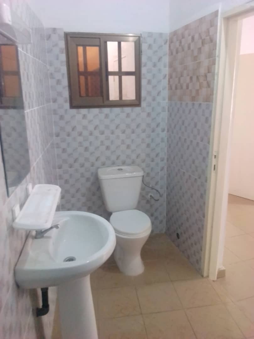 N° 4542 :
                            Chambre salon à louer , Agoe, Lome, Togo : 45 000 XOF/mois