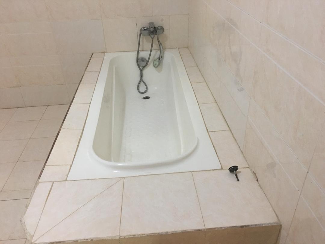 N° 4374 :
                            Villa meublée à louer ,  avepozo , Lome, Togo : 500 000 XOF/mois