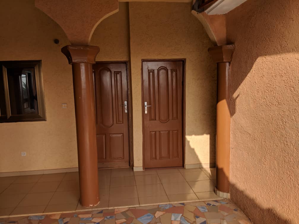N° 4400 :
                            Chambre salon à louer , Avenou, Lome, Togo : 45 000 XOF/mois