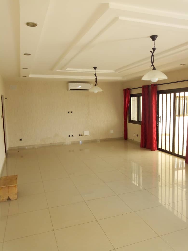 N° 4484 :
                            Villa à louer , Forever, Lome, Togo : 600 000 XOF/mois