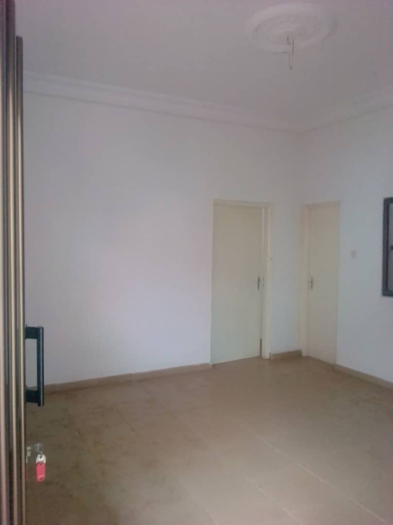 N° 4542 :
                            Chambre salon à louer , Agoe, Lome, Togo : 45 000 XOF/mois
