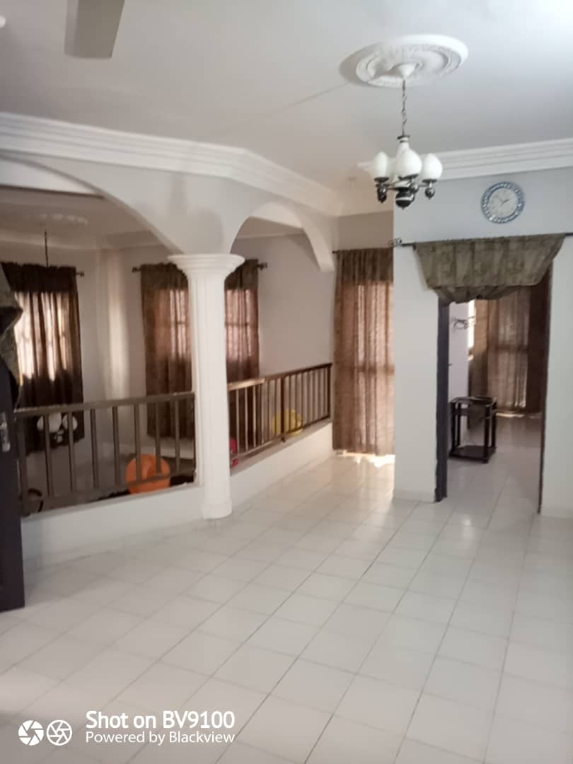 N° 5189 :
                            Villa meublée à louer , Baguida, Lome, Togo : 500 000 XOF/mois
