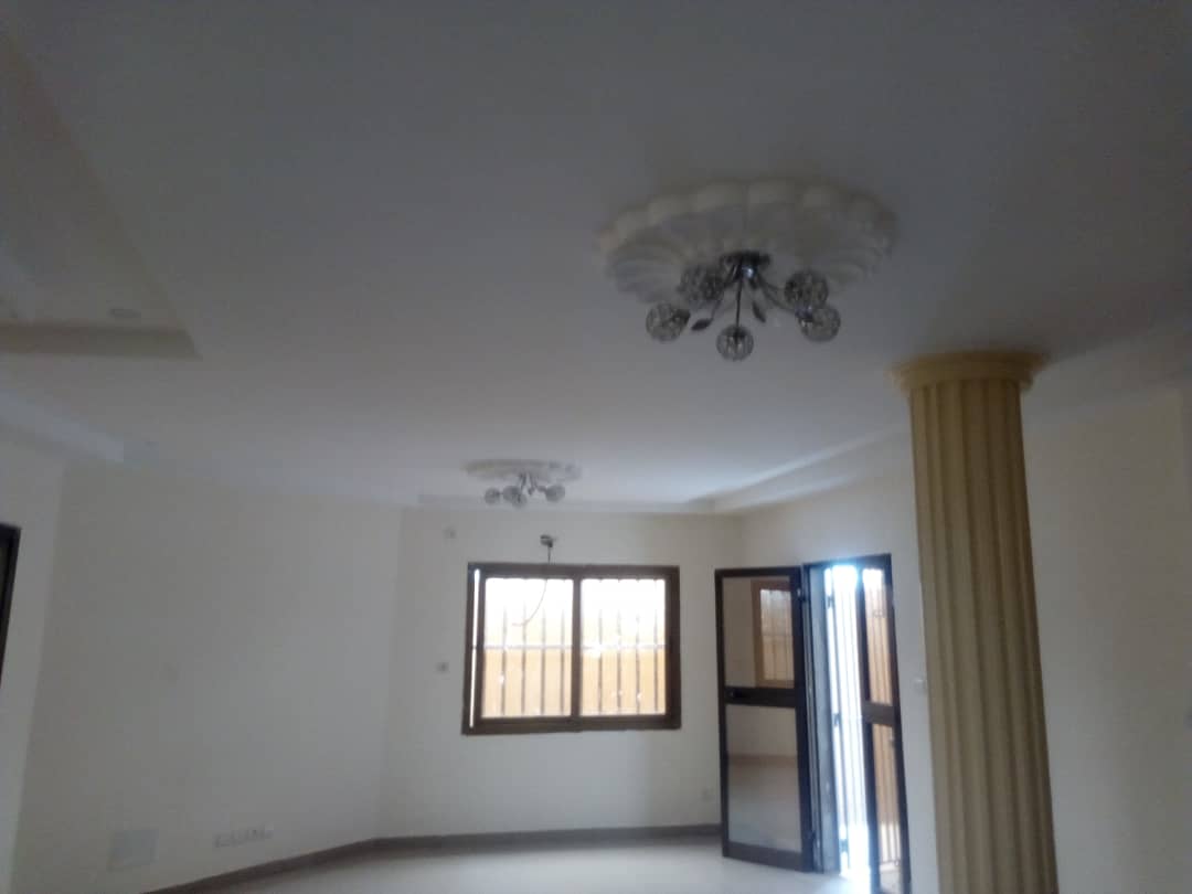 N° 4360 :
                            Villa à louer , Adjinomoto, Lome, Togo : 600 000 XOF/mois