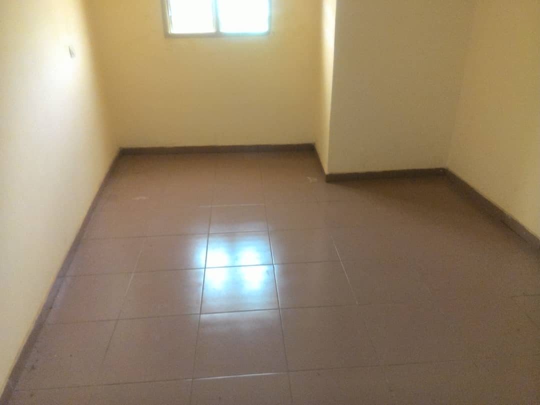 N° 4565 :
                            Appartement à louer , Leo 2000, Lome, Togo : 90 000 XOF/mois