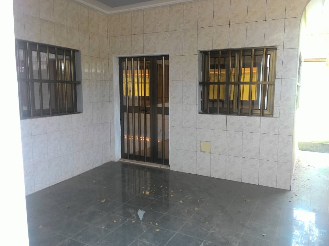 N° 4339 :
                            Villa à louer , Agoe, Lome, Togo : 120 000 XOF/mois