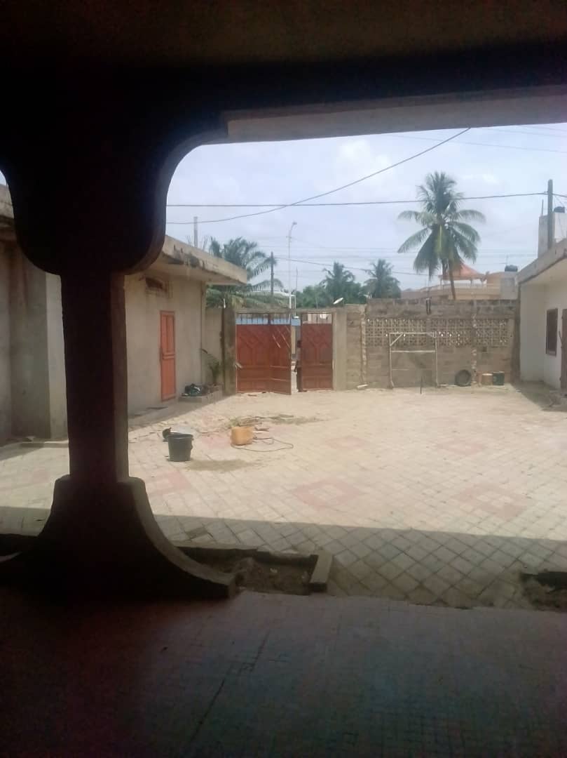 N° 4547 :
                            Maison à vendre ,  totsi, Lome, Togo : 150 000  000 XOF/vie