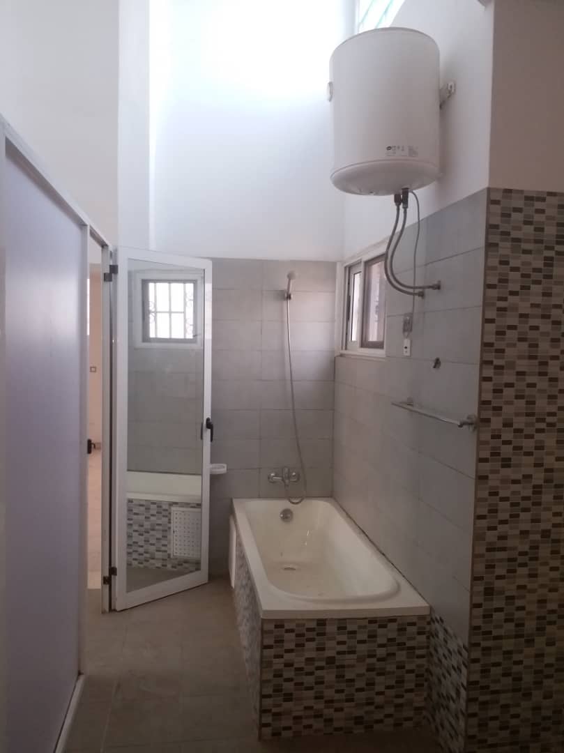 N° 4421 :
                            Villa à louer , Kegue, Lome, Togo : 200 000 XOF/mois