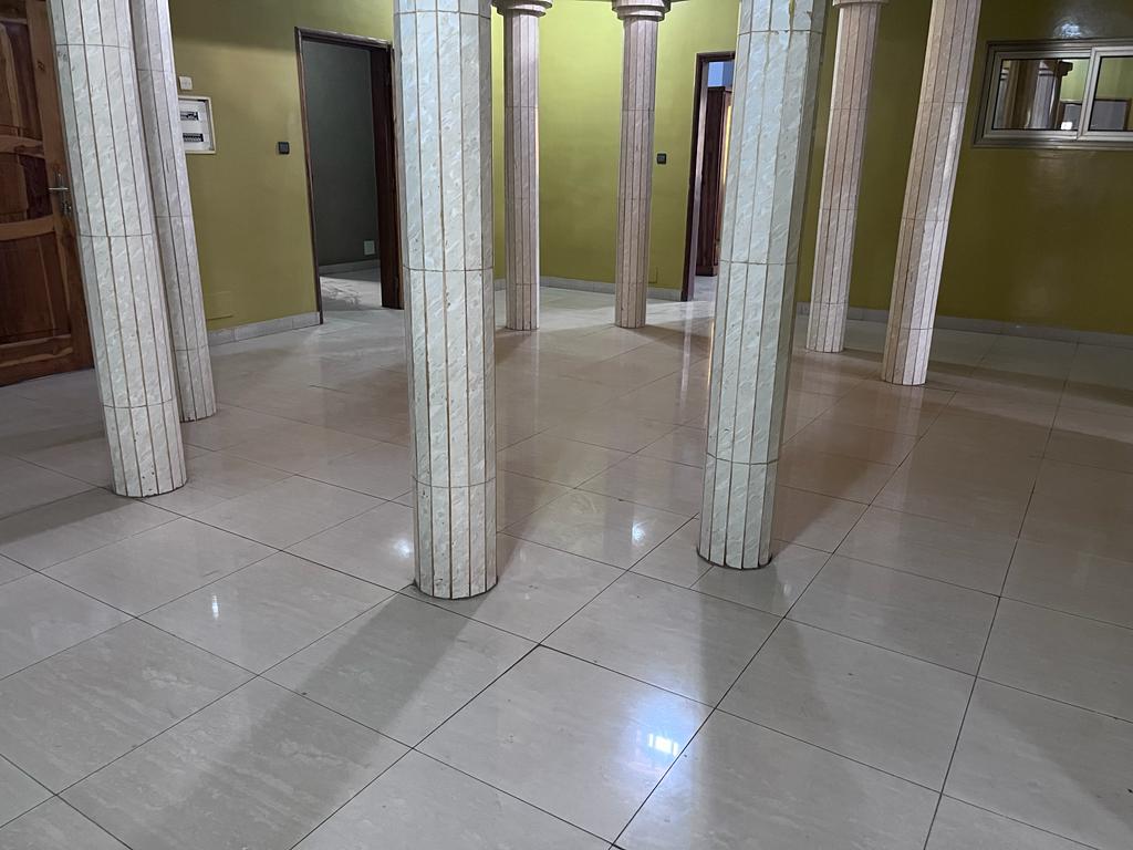 N° 5305 :
                            Appartement meublé à louer , Attiegou, Lome, Togo : 500 000 XOF/mois