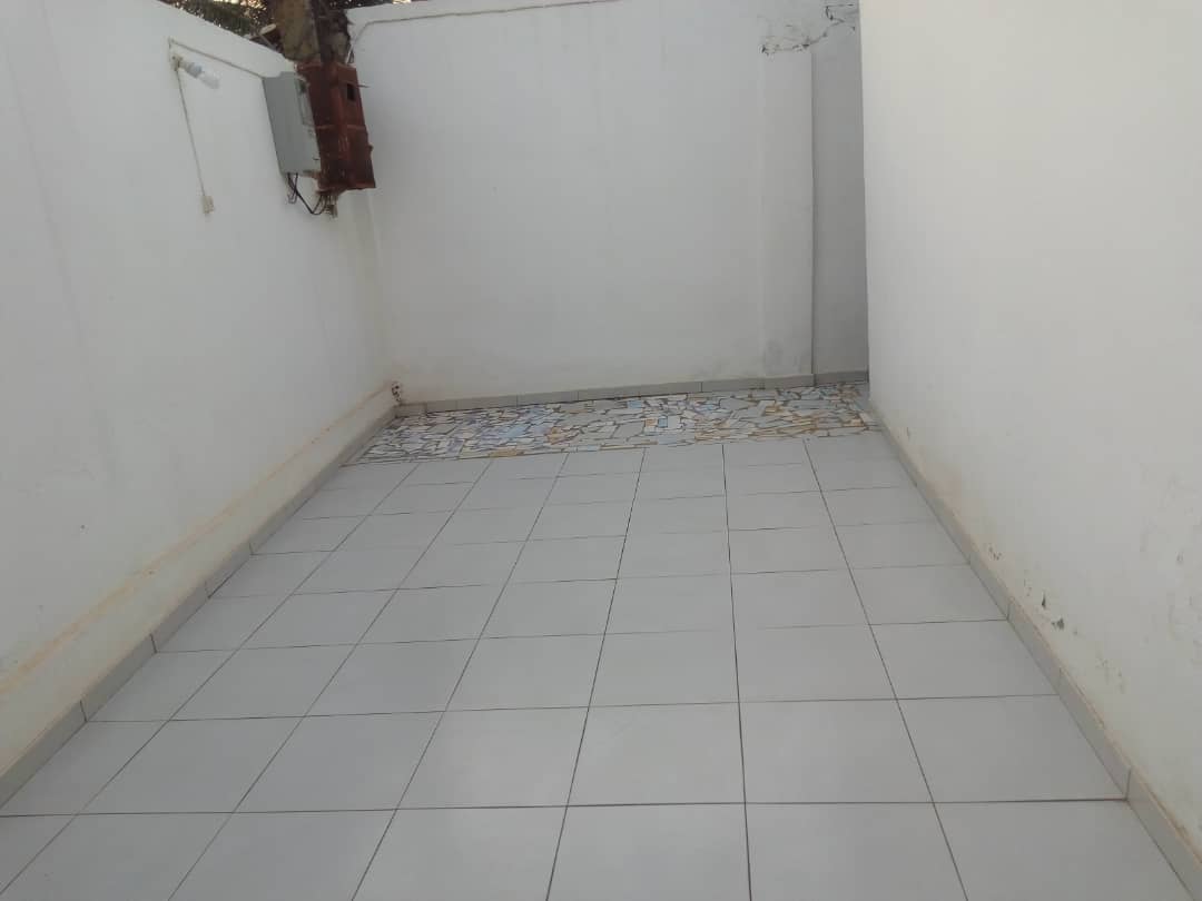 N° 4427 :
                            Chambre à louer , Agoe adjougba, Lome, Togo : 22 000 XOF/mois