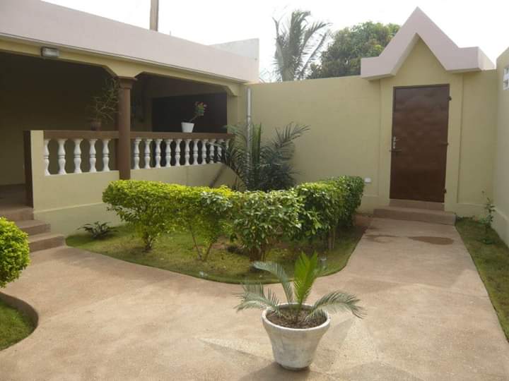 N° 4433 :
                            Villa meublée à louer , Agoe, Lome, Togo : 250 000 XOF/mois