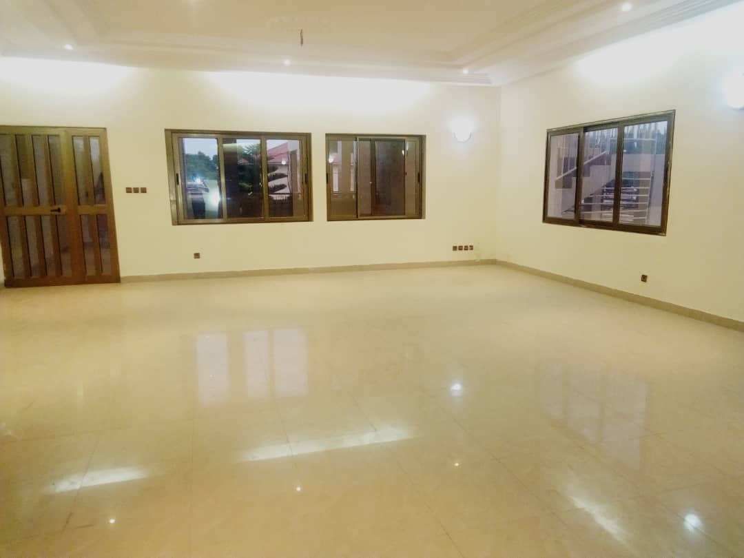 N° 4375 :
                            Villa à louer , Adewi, Lome, Togo : 1 000  000 XOF/mois