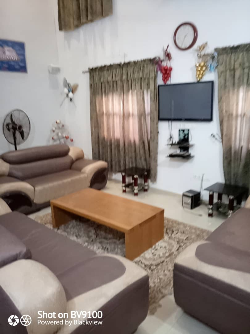 N° 5189 :
                            Villa meublée à louer , Baguida, Lome, Togo : 500 000 XOF/mois