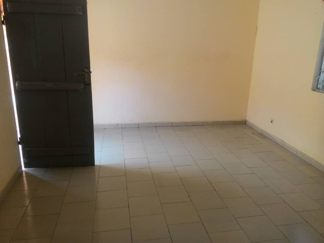 N° 4309 :
                            Chambre salon à louer , Avedji, Lome, Togo : 30 000 XOF/mois