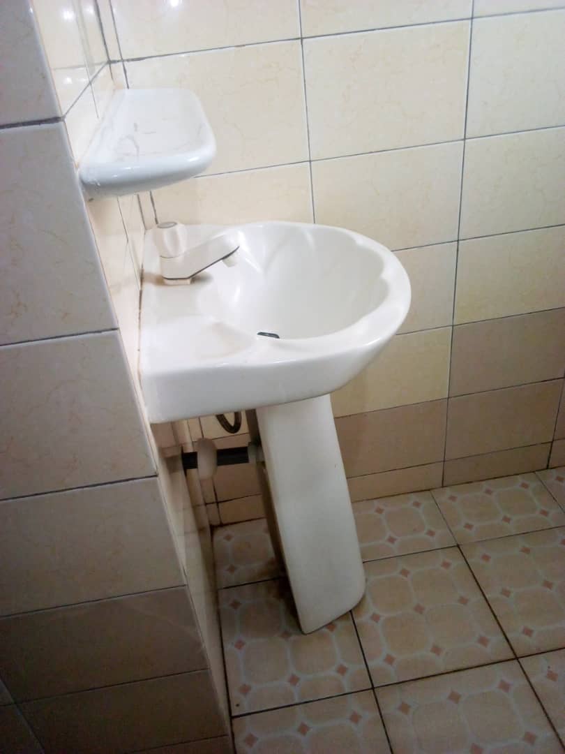 N° 4397 :
                            Villa à louer , Agoe sogbossito, Lome, Togo : 80 000 XOF/mois