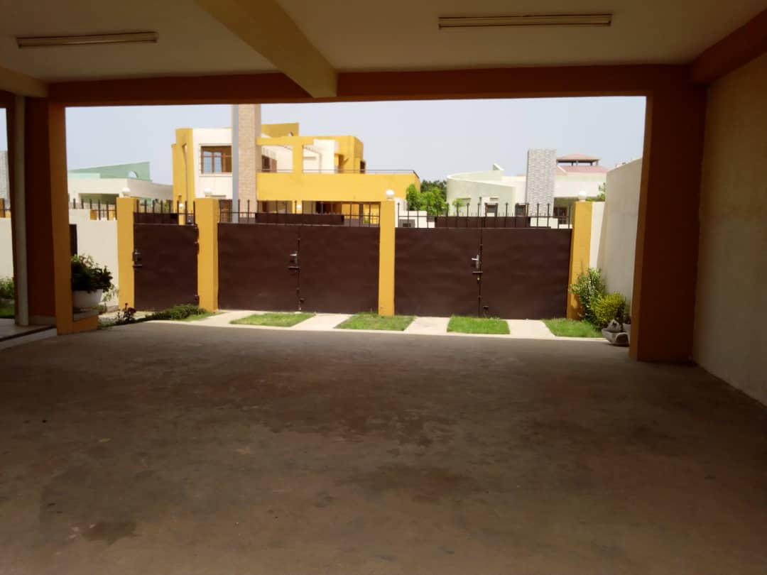 N° 4518 :
                            Villa à louer , Baguida, Lome, Togo : 1 100  000 XOF/mois