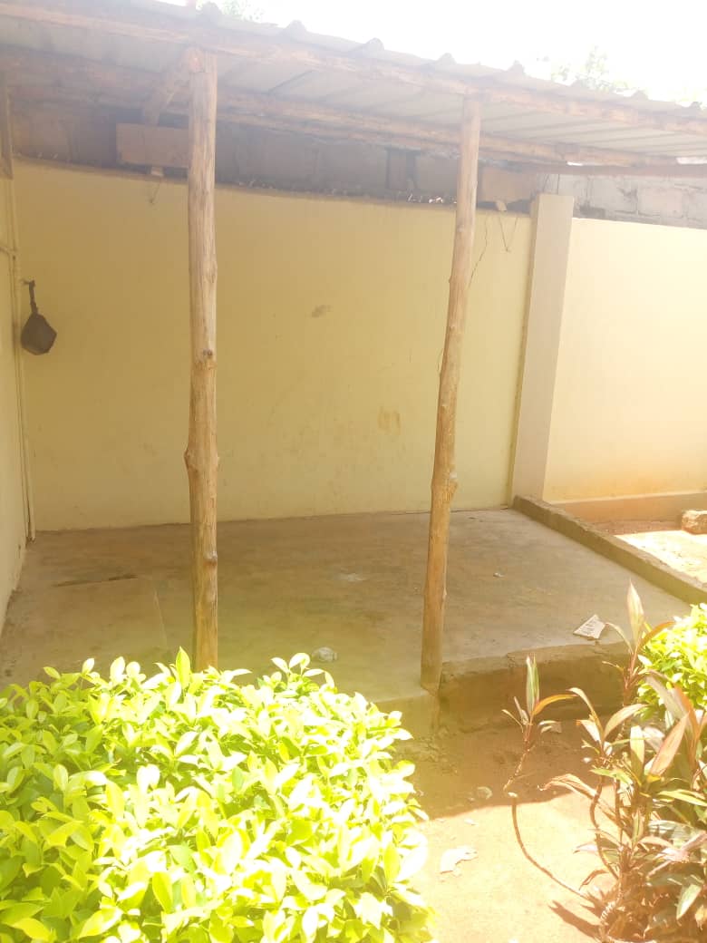 N° 4479 :
                            Chambre salon à louer , Wonyome, Lome, Togo : 25 000 XOF/mois