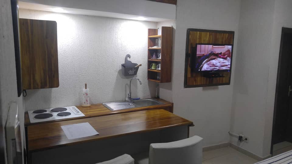 N° 4772 :
                            Studio meublé à louer , Tokoin, Lome, Togo : 250 000 XOF/mois
